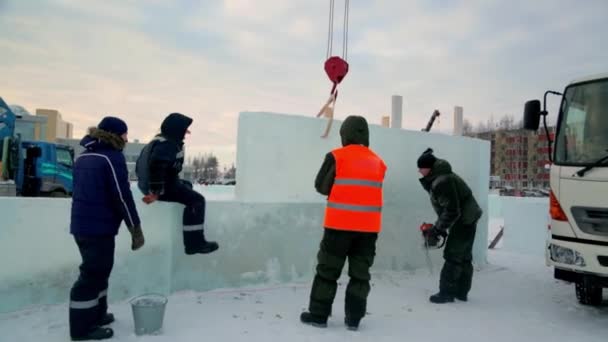 Les Travailleurs Construisent Une Ville Glace Partir Blocs Glace Pour — Video