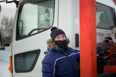 Hidrolik manipülatör sürücüsü vinç kontrolüne odaklanıyor