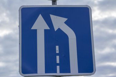 yol işareti. 