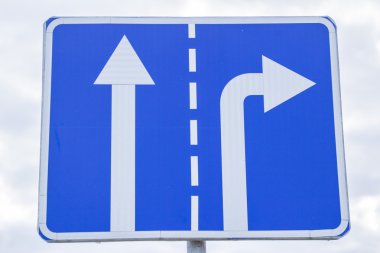 yol işareti. 
