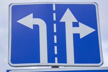 yol işareti. 