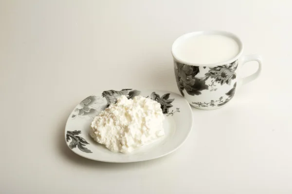 Cottage cheese and milk — Stock Photo, Image