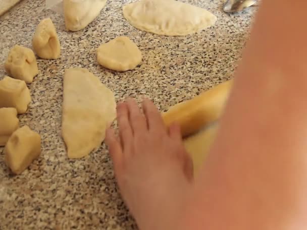 La mujer en la cocina — Vídeos de Stock