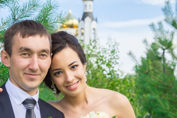 Portrait of the bride and groom — Stock Photo, Image