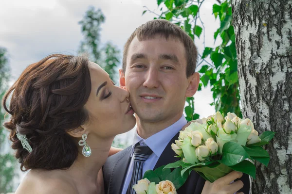 Portret van de bruid en bruidegom — Stockfoto
