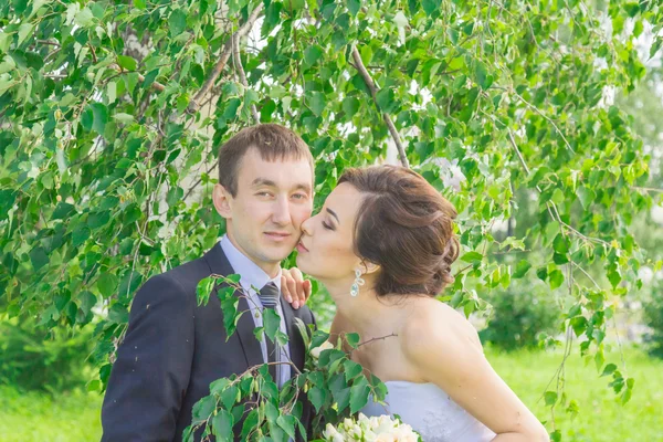 Portrait of the bride and groom — Stock Photo, Image