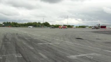 Rus drift. Maksimum hızda kontrollü bir drift kullanımı ile viraj tekniği.