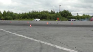 Rus drift. Maksimum hızda kontrollü bir drift kullanımı ile viraj tekniği.