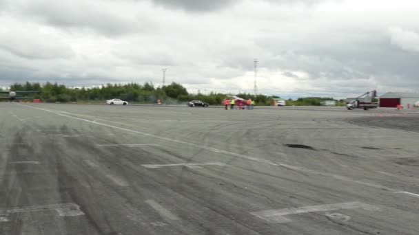 Russische Drift. Kurventechnik mit kontrolliertem Drift bei maximaler Geschwindigkeit. — Stockvideo