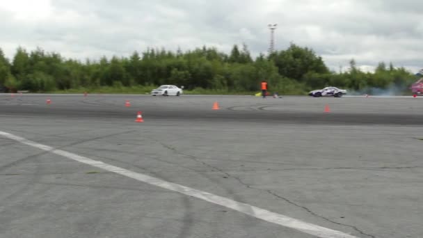 Russian drift. Cornering technique with the use of a controlled drift at the maximum speed. — Stock Video