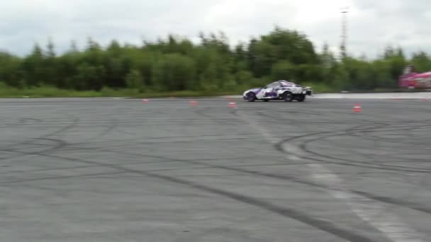 Russian drift. Cornering technique with the use of a controlled drift at the maximum speed. — Stock Video