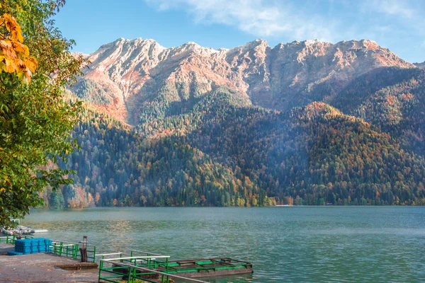 Sjön Riza Abchazien Stockbild