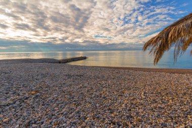 Abhazya'da sonbahar deniz manzarası