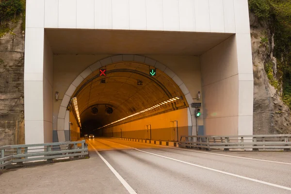 Tunel w skale — Zdjęcie stockowe
