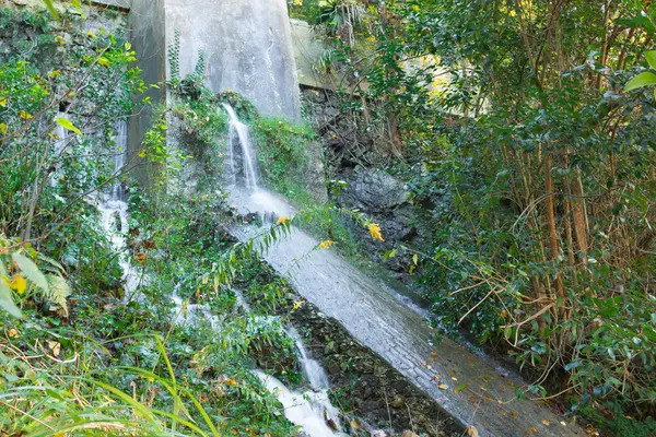 Wasserfall in den Bergen — Stockfoto