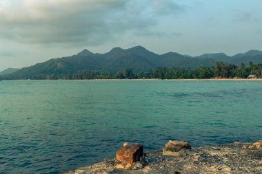 Güney Çin Denizi'nin kıyısında