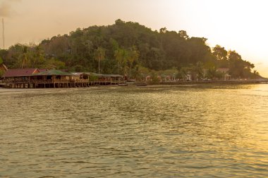 Düşük tide denizde  