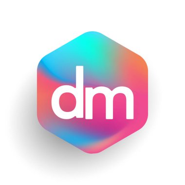 Altıgen şekilli ve renkli arkaplan içinde DM logosu, iş ve şirket kimliği için harf kombinasyonu tasarımı.