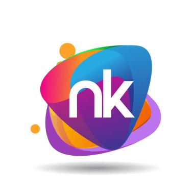 Renkli sıçrama geçmişi olan NK harfi logosu, yaratıcı endüstri, web, iş ve şirket için harf kombinasyonu tasarımı.