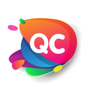 Renkli sıçrama arkaplanı olan QC harfi logosu, yaratıcı endüstri, web, iş ve şirket için harf kombinasyonu tasarımı.