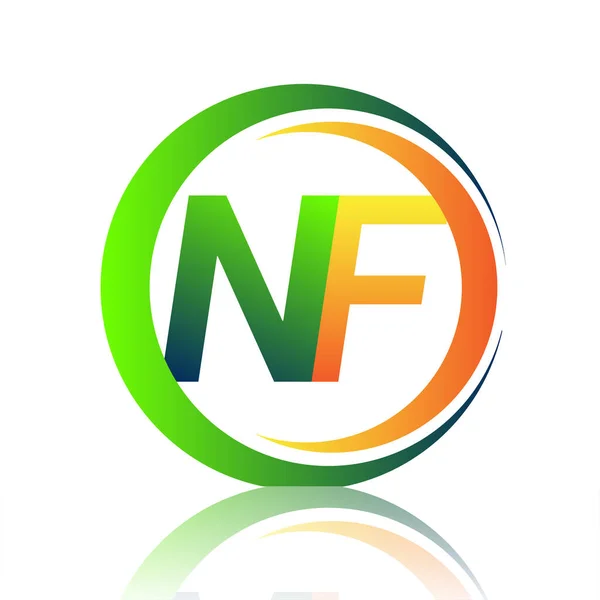 初期の文字ロゴNf社名サークル上の緑とオレンジの色とスウッシュデザイン ビジネスと会社のアイデンティティのためのベクトルロゴタイプ — ストックベクタ