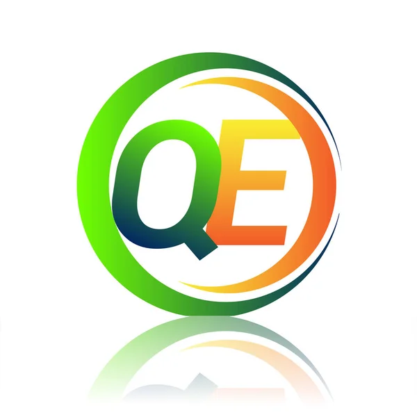 初始字母标识Qe公司名称绿色和橙色圆形和斜纹图案 企业和公司标识的向量标志类型 — 图库矢量图片