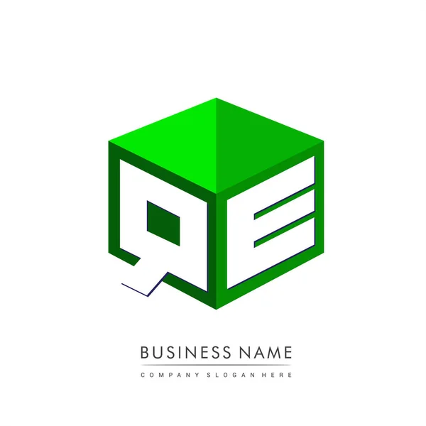 六边形绿色背景字母Qe标识 带有公司标识字母设计的立方体标识 — 图库矢量图片