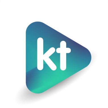 Üçgen şeklindeki KT logosu ve renkli arkaplan, iş ve şirket kimliği için harf kombinasyon logosu tasarımı.