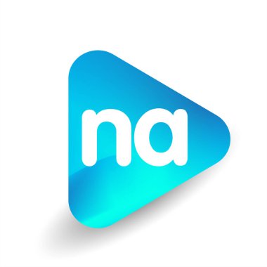 Üçgen şekilli ve renkli arkaplan içinde NA harfi logosu, iş ve şirket kimliği için harf kombinasyonu tasarımı.