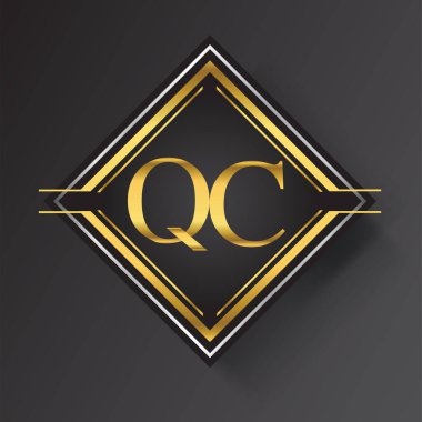 Kare şeklinde altın ve gümüş renkli geometrik süslemeli QC Harf logosu. İş veya şirket kimliğiniz için vektör tasarımı şablonu ögeleri.