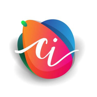 Renkli sıçrama arkaplanı olan CI harfi logosu, yaratıcı endüstri, web, iş ve şirket için harf kombinasyonu tasarımı.
