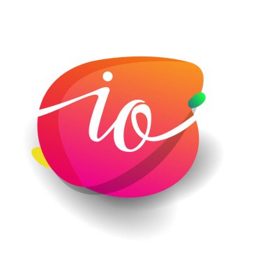 Renkli arkaplanı olan IO logosu, yaratıcı endüstri, web, iş ve şirket için harf kombinasyonu tasarımı.