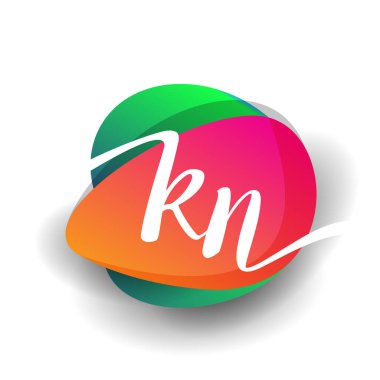 Renkli arka planlı KN logosu, yaratıcı endüstri, web, iş ve şirket için harf kombinasyonu tasarımı.