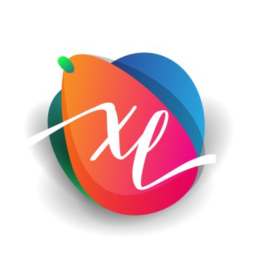 Renkli sıçrama arkaplanı olan XL logosu, yaratıcı endüstri, web, iş ve şirket için harf kombinasyonu tasarımı.
