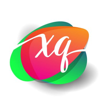 Renkli sıçrama arkaplanı olan XQ logosu, yaratıcı endüstri, web, iş ve şirket için harf kombinasyonu tasarımı.
