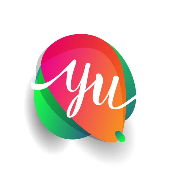 具有彩色水花背景的Yu字母标识 创意产业 企业和公司的字母组合标识设计 — 图库矢量图片