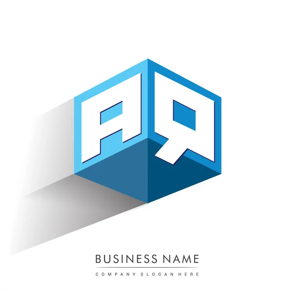 六角形と青の背景に文字Aqのロゴ 会社のアイデンティティのための文字デザインのキューブのロゴ — ストックベクタ