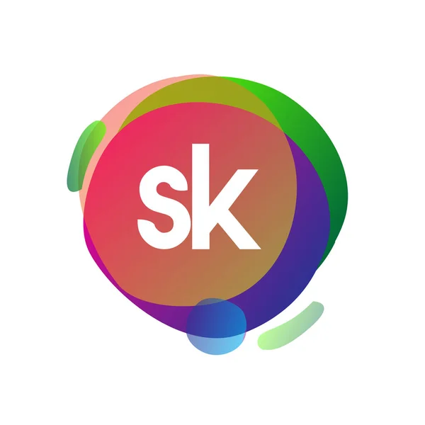 带有彩色水花背景的字母Sk标识 创意行业 企业和公司的字母组合标识设计 — 图库矢量图片