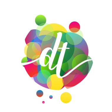 Renkli arkaplanı olan harf DT logosu, yaratıcı endüstri, web, iş ve şirket için harf kombinasyonu tasarımı.