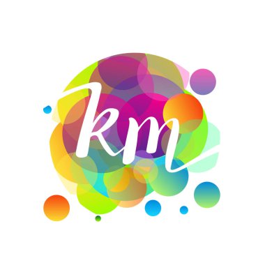 Renkli sıçrama geçmişi olan KM harfi logosu, yaratıcı endüstri, web, iş ve şirket için harf kombinasyonu tasarımı.