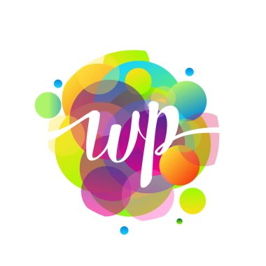 Renkli arka planlı WP logosu, yaratıcı endüstri, web, iş ve şirket için harf kombinasyonu tasarımı.