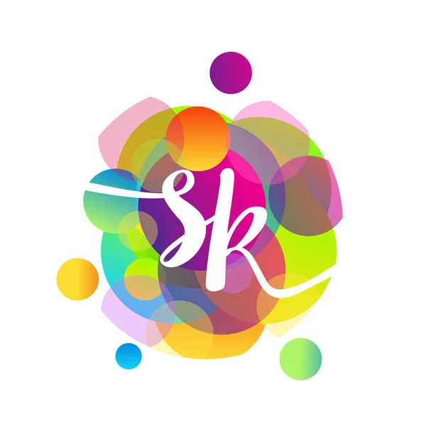 带有彩色水花背景的字母Sk标识 创意行业 企业和公司的字母组合标识设计 — 图库矢量图片