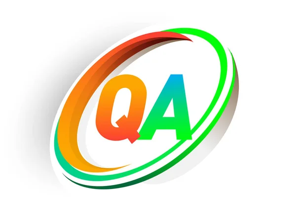 当初の手紙Qaロゴタイプ会社名色オレンジと緑の円とスウッシュデザイン 現代のロゴコンセプト ビジネスと会社のアイデンティティのためのベクトルロゴ — ストックベクタ