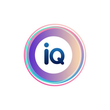 Renkli çemberli IQ logosu, halka ile harf kombinasyonu logosu, yaratıcı endüstri, web, iş ve şirket için daire nesnesi.