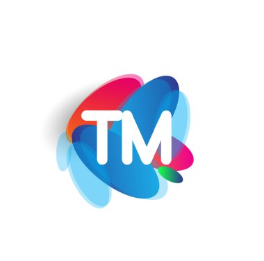 Renkli arkaplanı olan TM logosu, yaratıcı endüstri, web, iş ve şirket için harf kombinasyonu tasarımı.