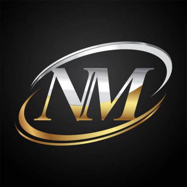 İlk harfi NM logotype şirketi. Renkli altın ve gümüş rengi desenli. Siyah arkaplanda izole.