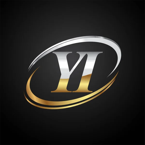 最初的字母Yi标志公司的名称彩色的黄金和银Swoosh设计 在黑色背景上隔离 — 图库矢量图片
