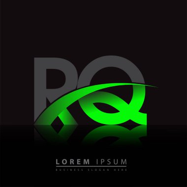 İlk harf RQ logotype şirketi ismi yeşil ve siyah Swoosh tasarımı. iş ve şirket kimliği için vektör logosu.