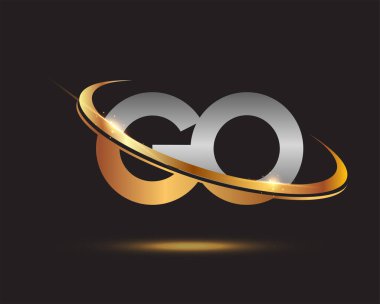 GO logotype şirketinin ilk harfi altın ve gümüş rengi desenli. Siyah arkaplanda izole.