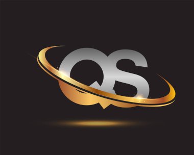 İlk harf QS logotype şirketi. Renkli altın ve gümüş rengi desenli. Siyah arkaplanda izole.